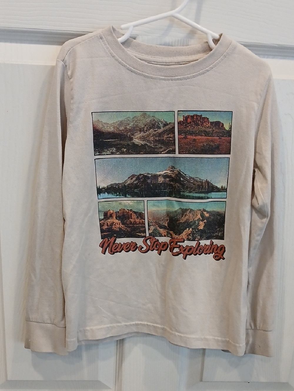 5/25 Kids Long Sleeve 'Never Stop Exploring' Graphic Tee - Light Beige